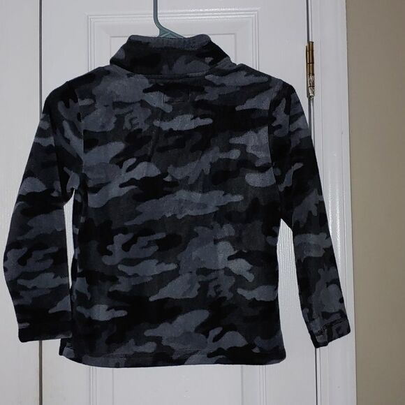 The Childrens Place gray camo camflage  fleece jacket  Sz S 5/6 - Picture 3 of 3